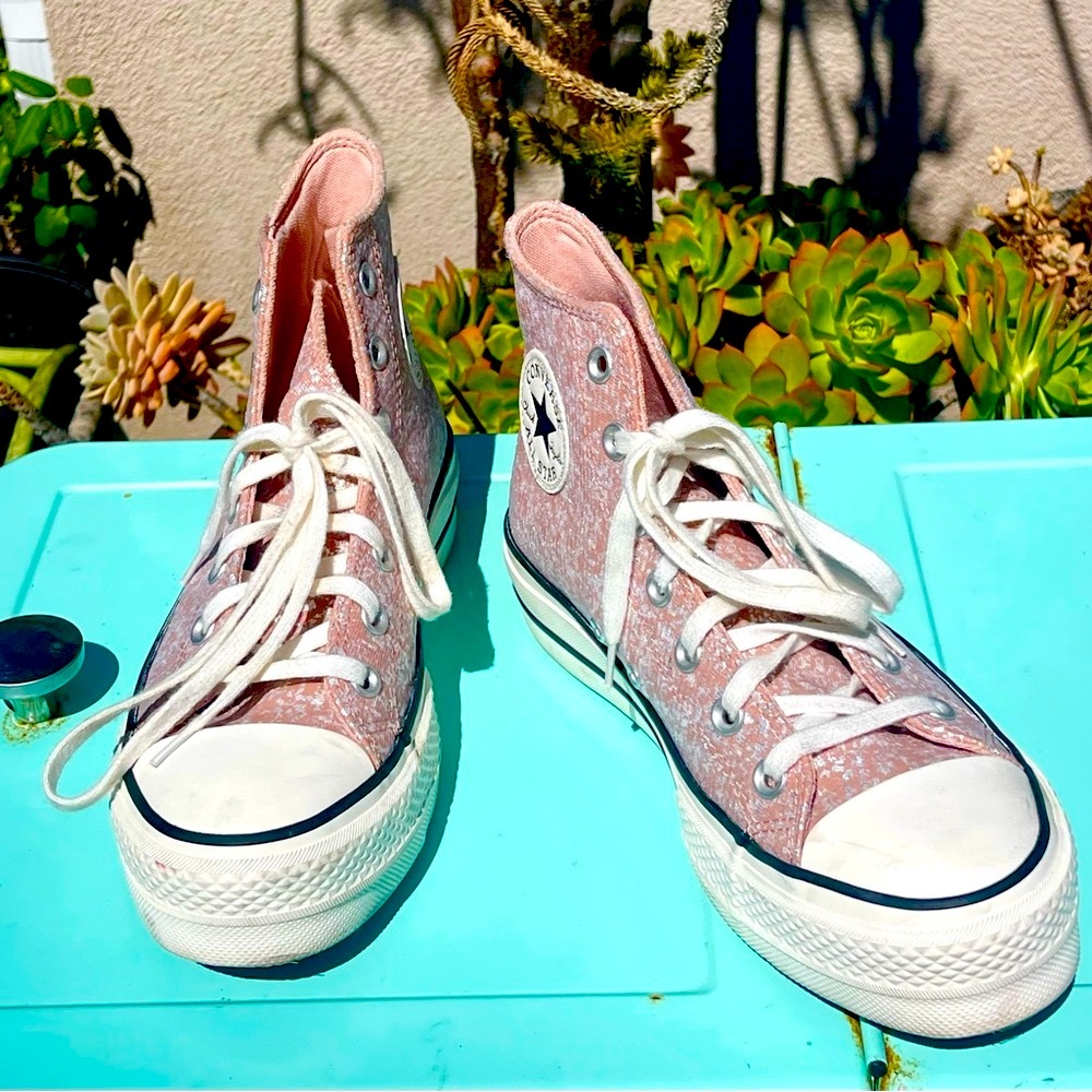 Converse Chuck Taylor All Stars sparkly pink high tops